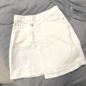Dissh - white denim skirt - Cameron w/asymmetrical button - Sz 4